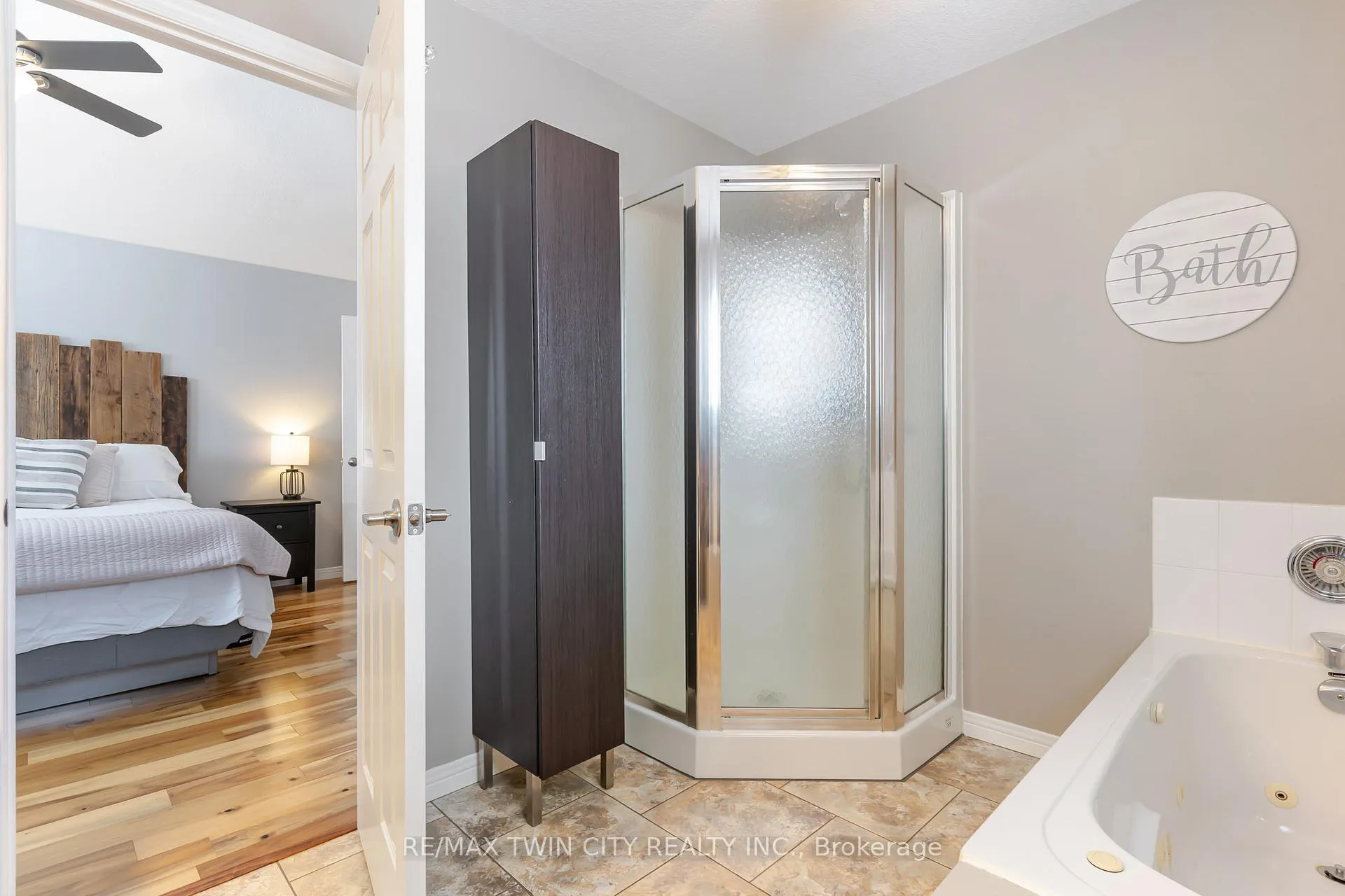 Photo 21 of 685 Coldstream Drive W, Waterloo — HOMEH