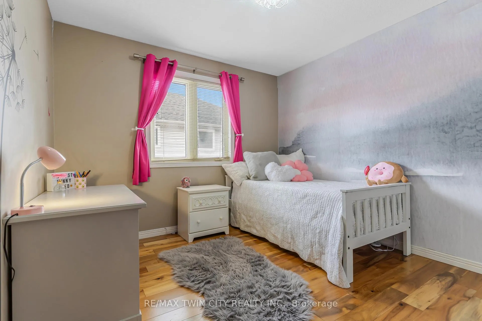 Photo 22 of 685 Coldstream Drive W, Waterloo — HOMEH