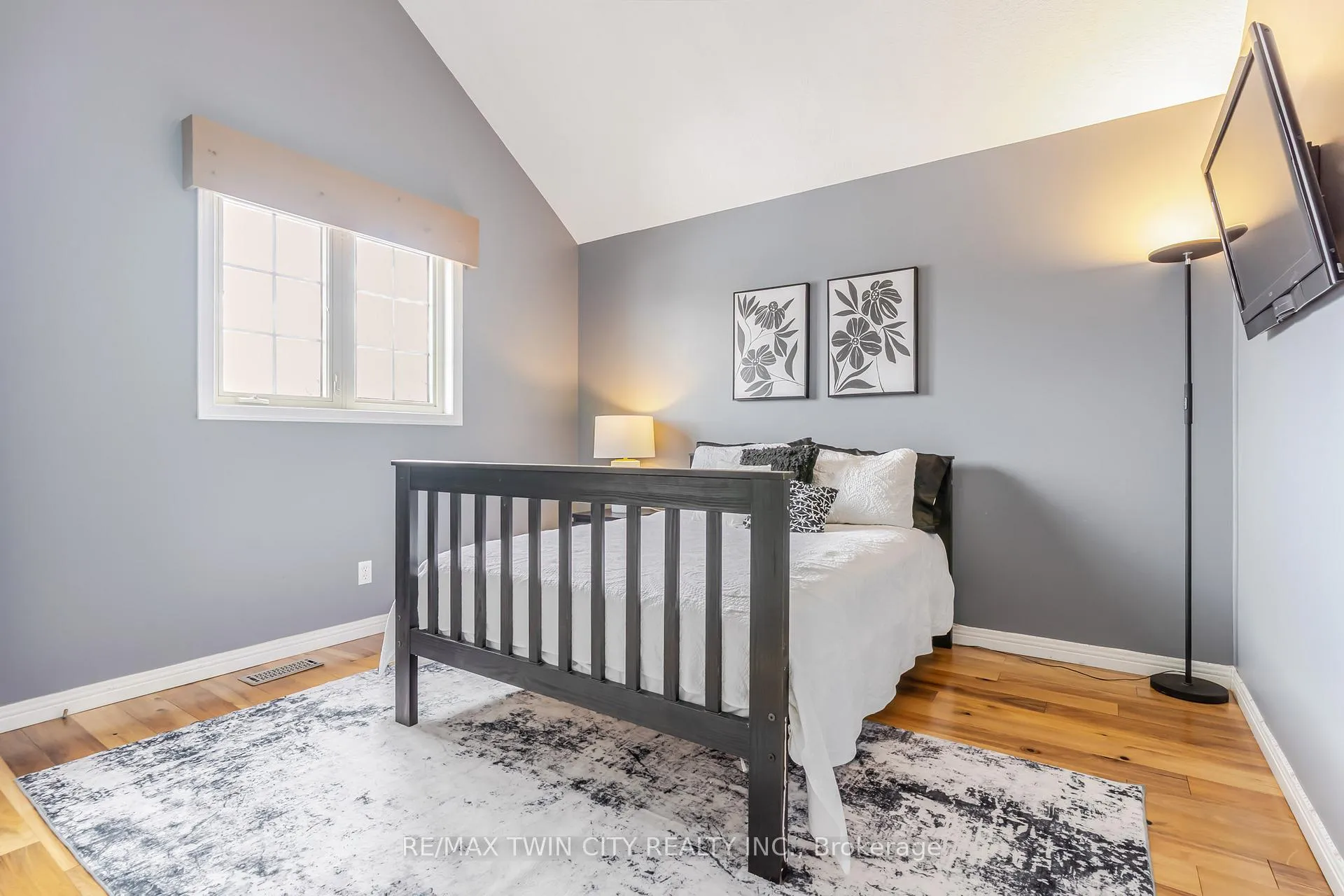 Photo 24 of 685 Coldstream Drive W, Waterloo — HOMEH