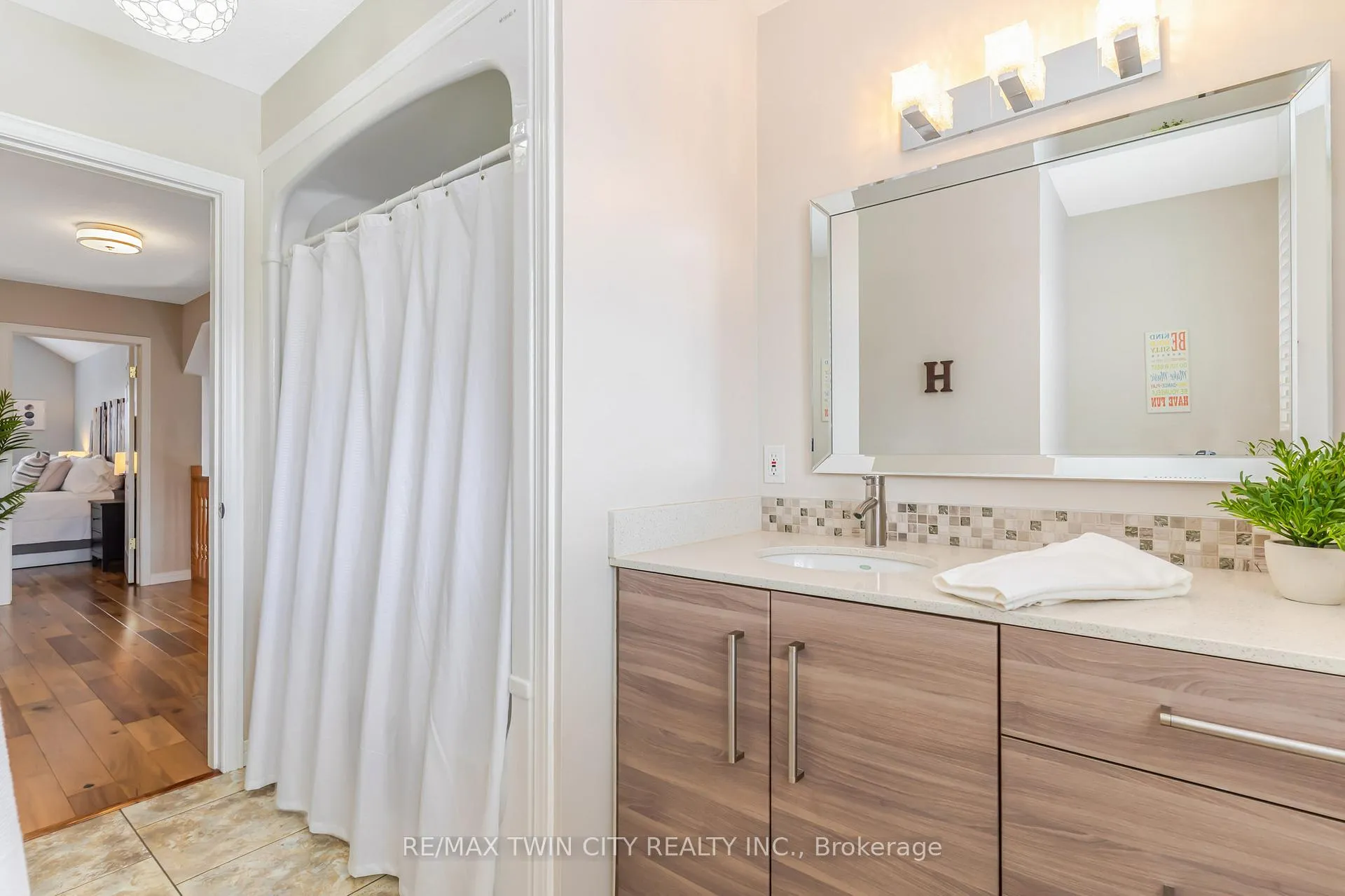 Photo 27 of 685 Coldstream Drive W, Waterloo — HOMEH