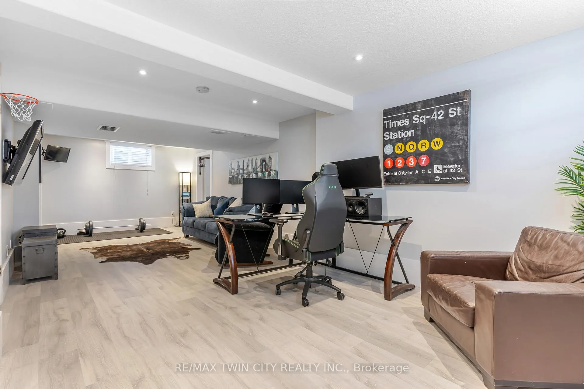 Photo 28 of 685 Coldstream Drive W, Waterloo — HOMEH