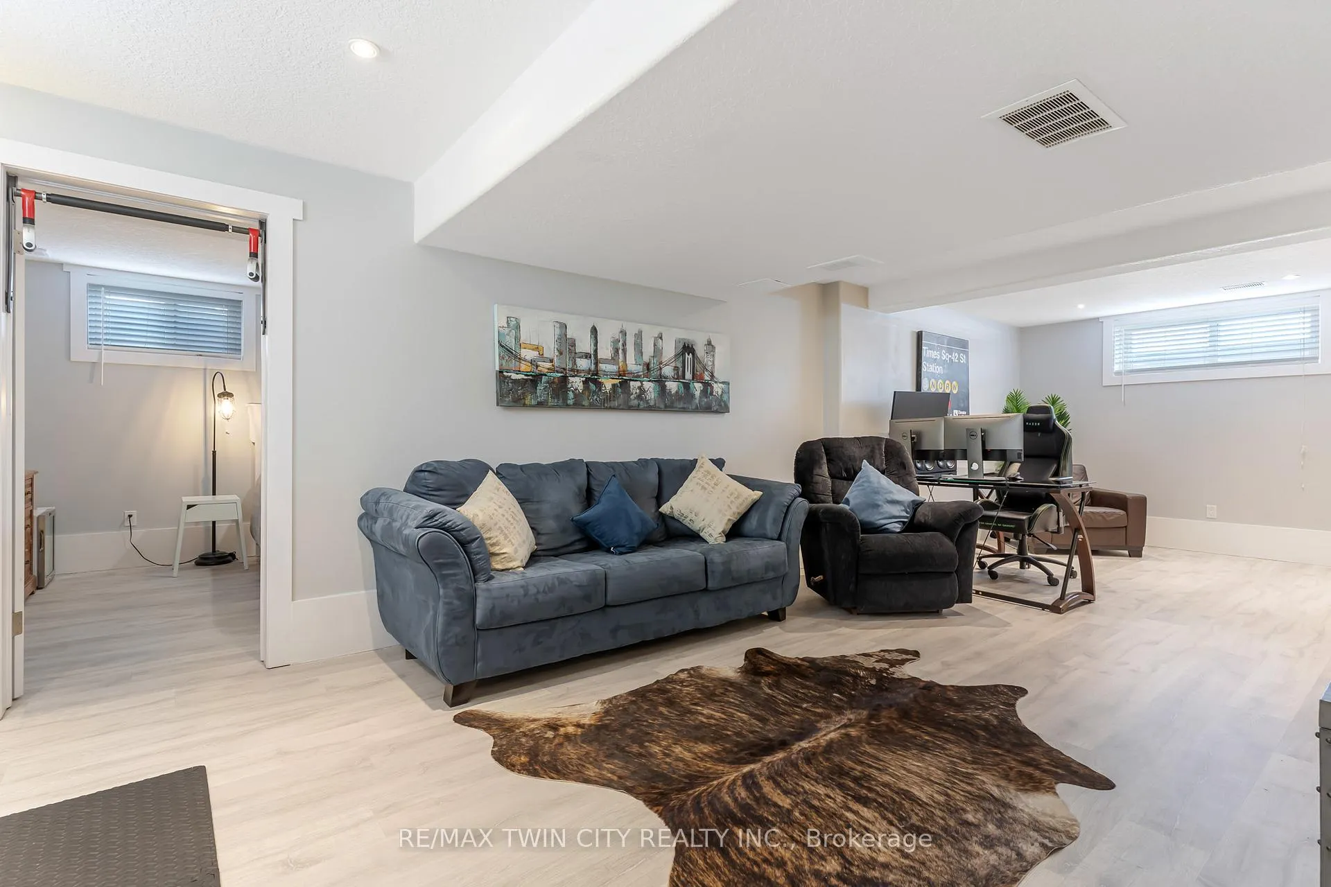 Photo 30 of 685 Coldstream Drive W, Waterloo — HOMEH