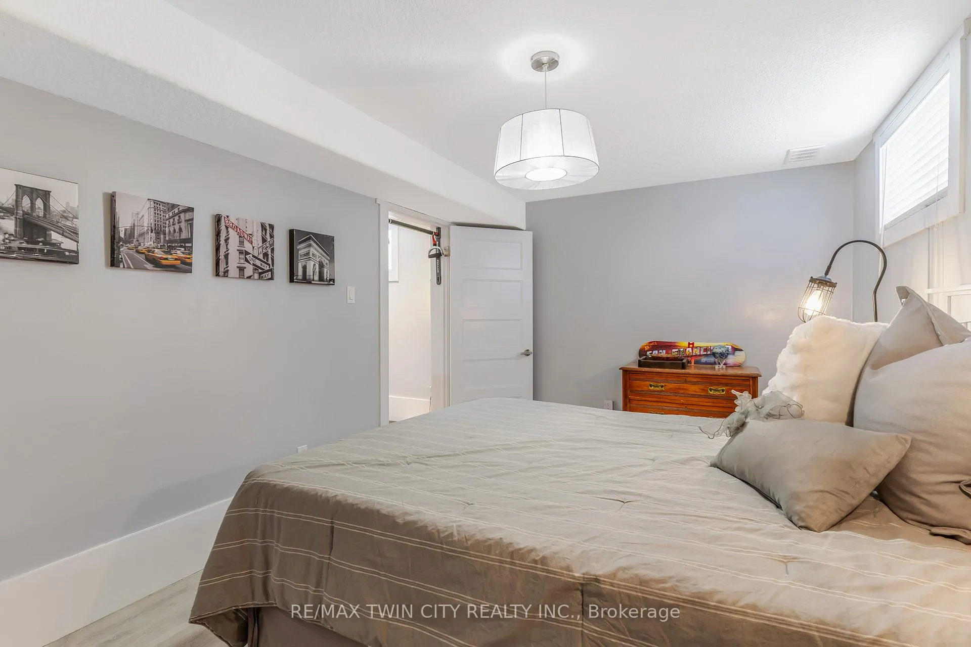 Photo 32 of 685 Coldstream Drive W, Waterloo — HOMEH