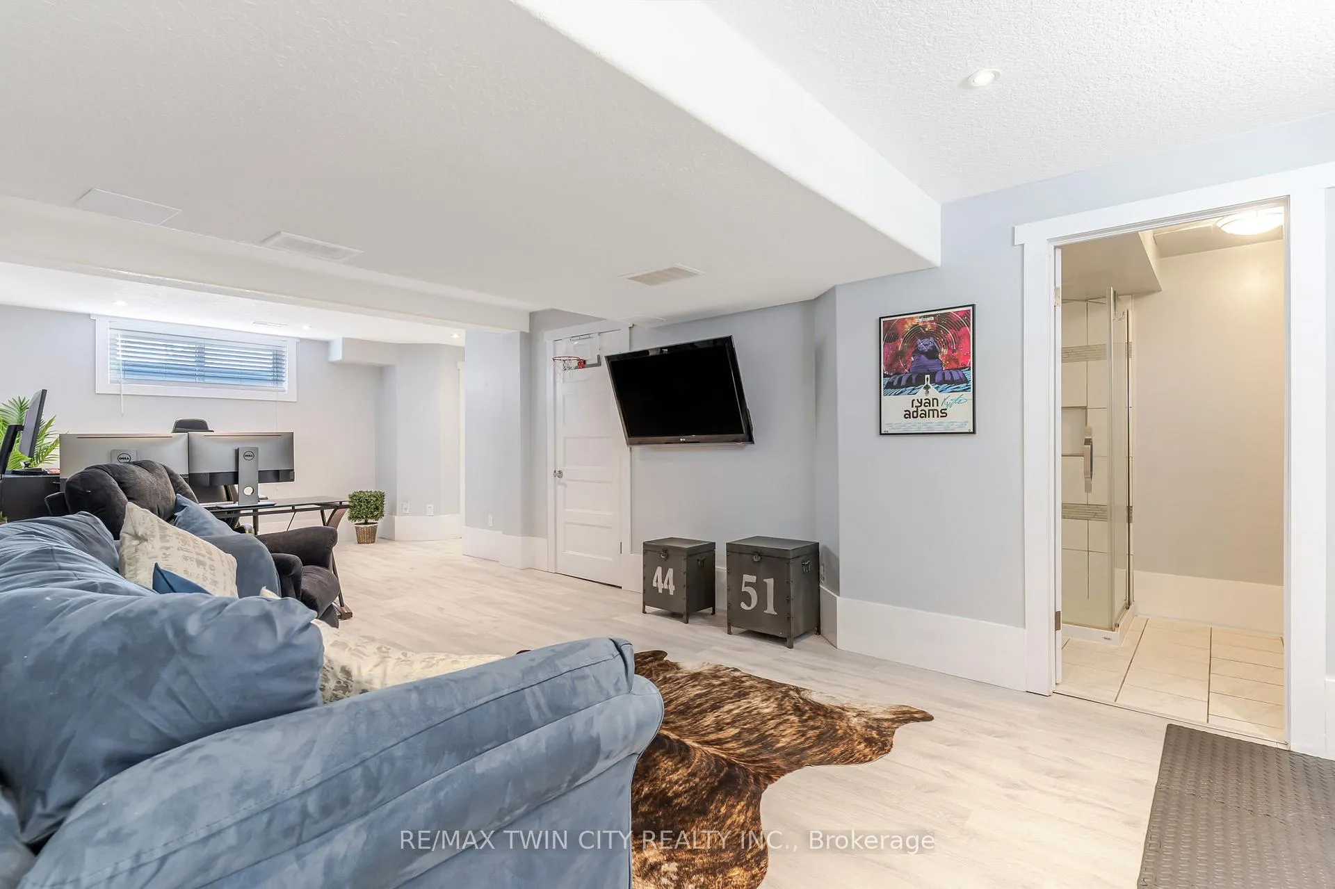 Photo 33 of 685 Coldstream Drive W, Waterloo — HOMEH
