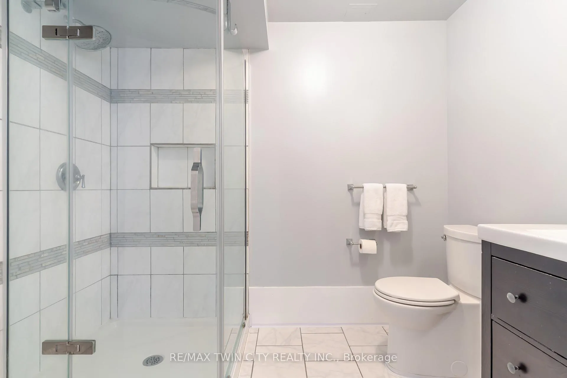 Photo 34 of 685 Coldstream Drive W, Waterloo — HOMEH