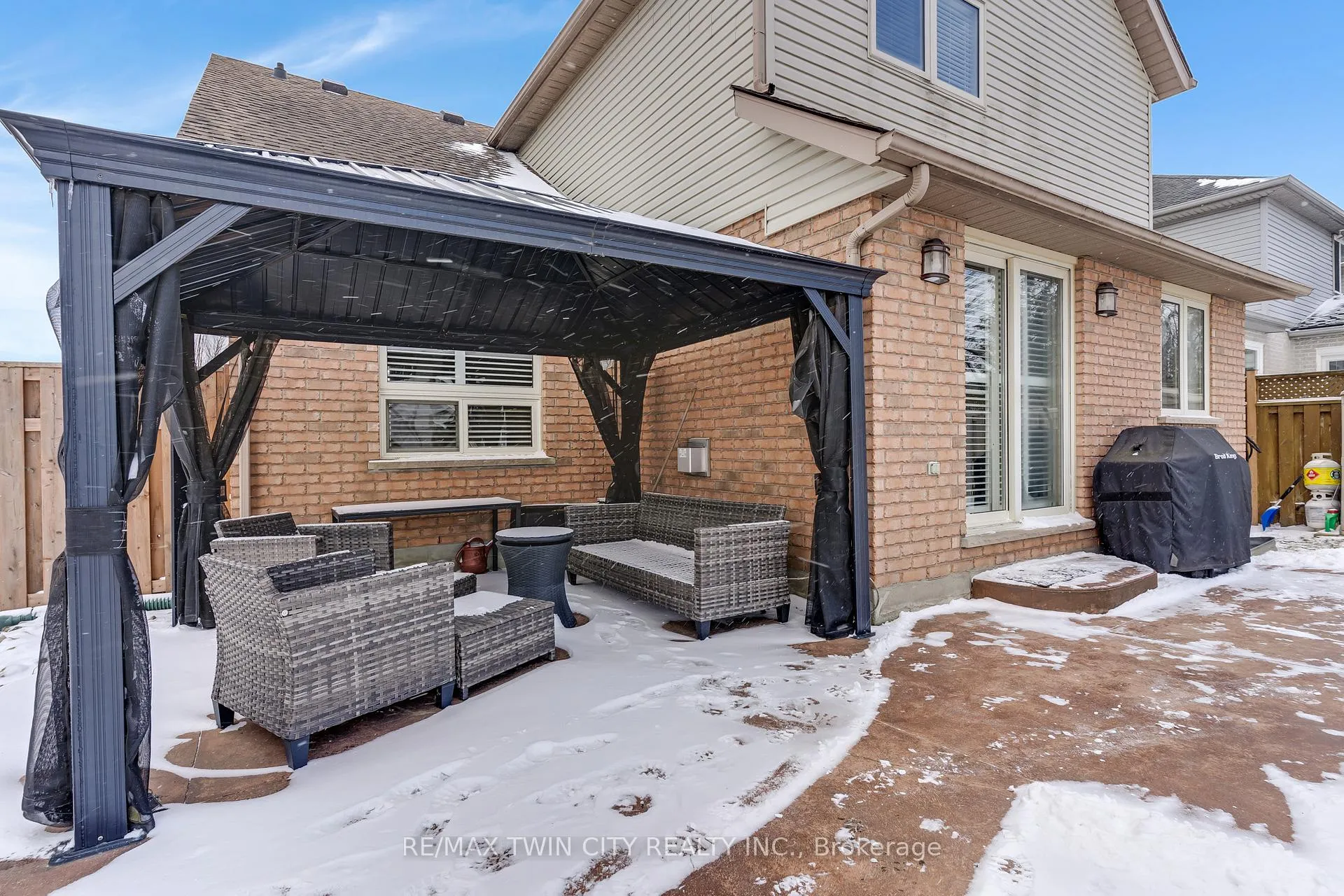 Photo 35 of 685 Coldstream Drive W, Waterloo — HOMEH