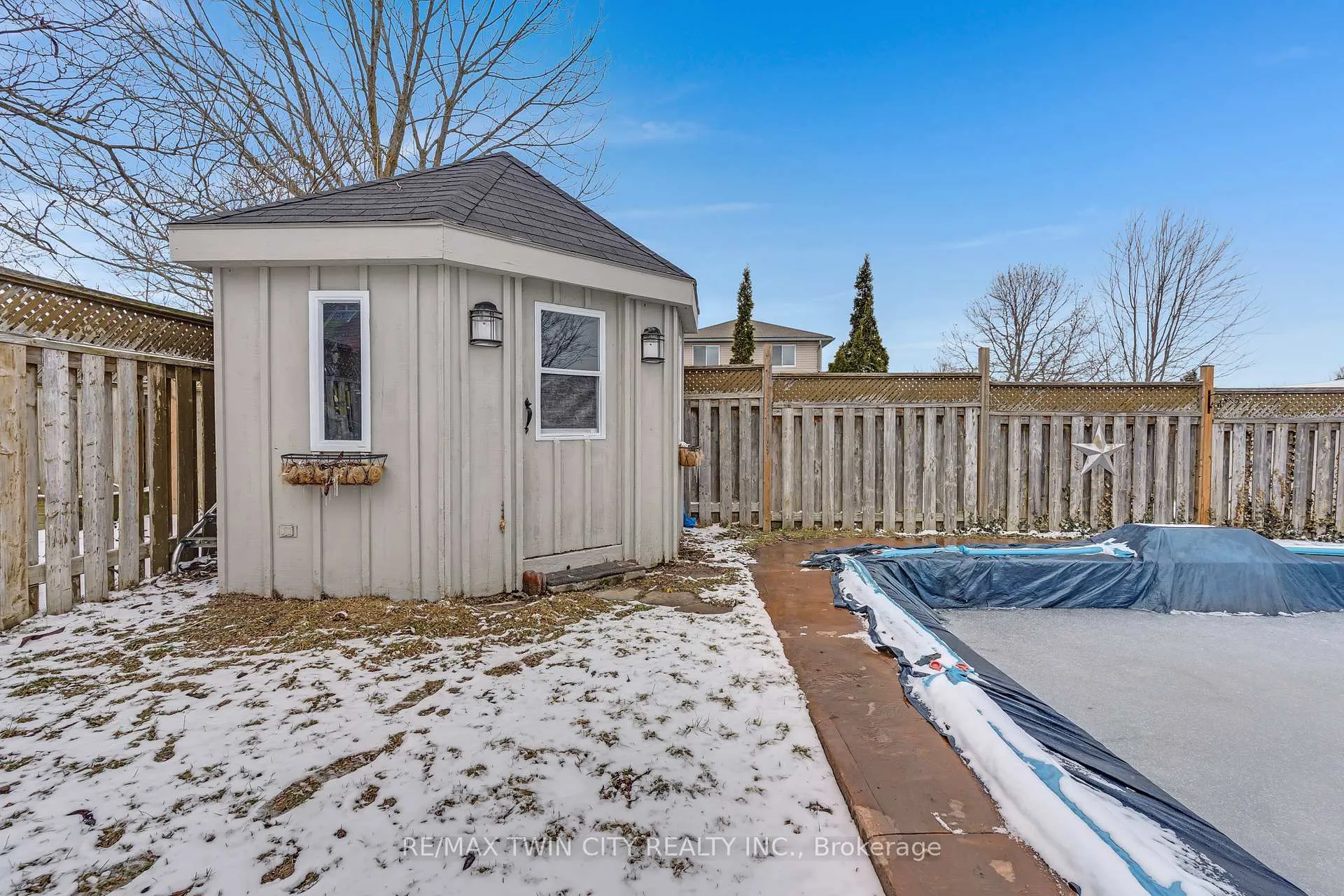 Photo 37 of 685 Coldstream Drive W, Waterloo — HOMEH