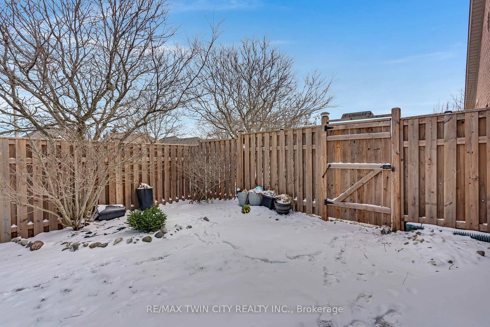 Photo 38 of 685 Coldstream Drive W, Waterloo — HOMEH