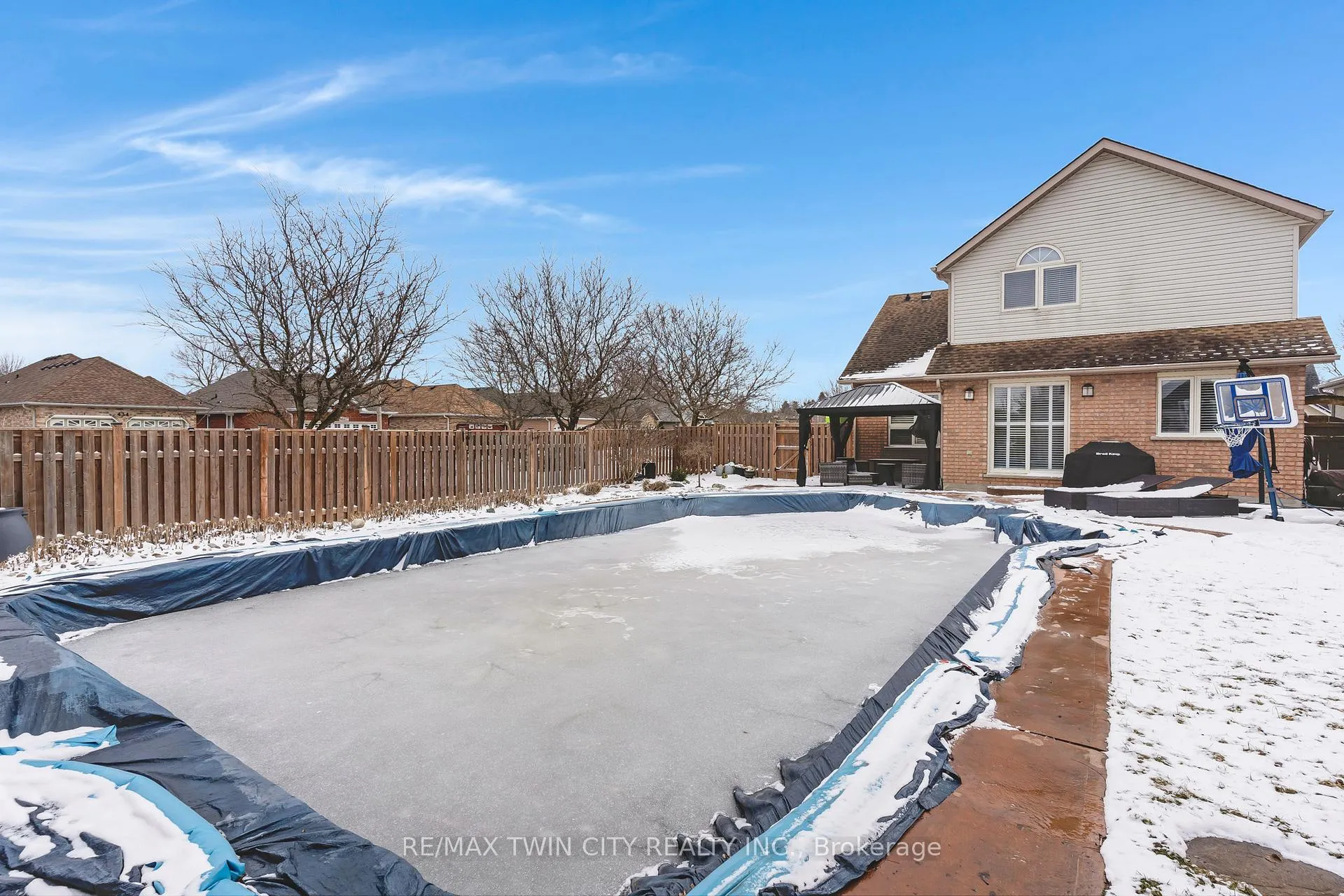 Photo 40 of 685 Coldstream Drive W, Waterloo — HOMEH