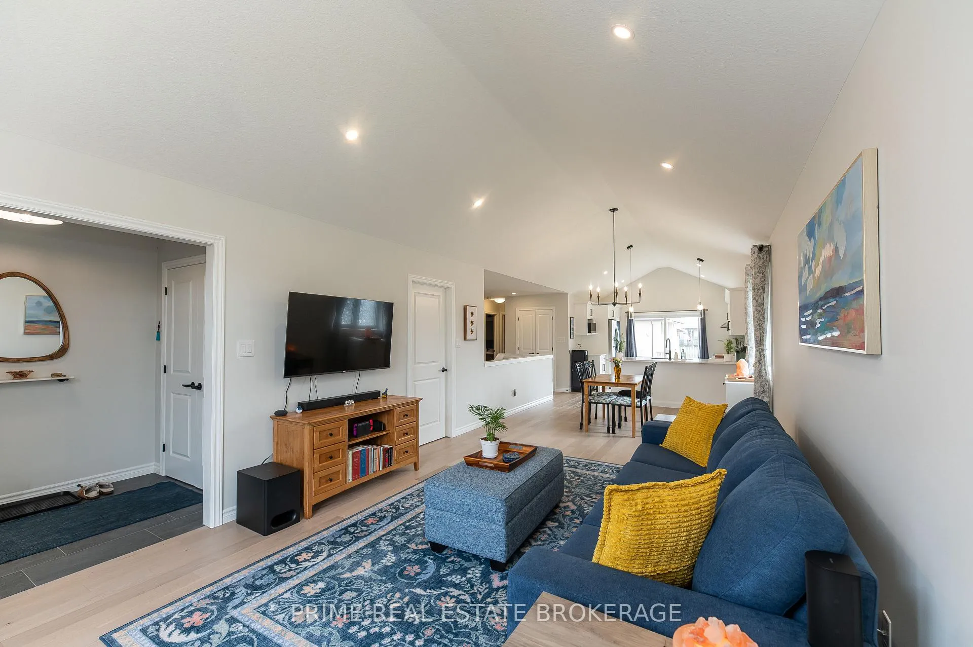 Photo 5 of 2 Macleod Court, West Elgin, West Lorne — HOMEH