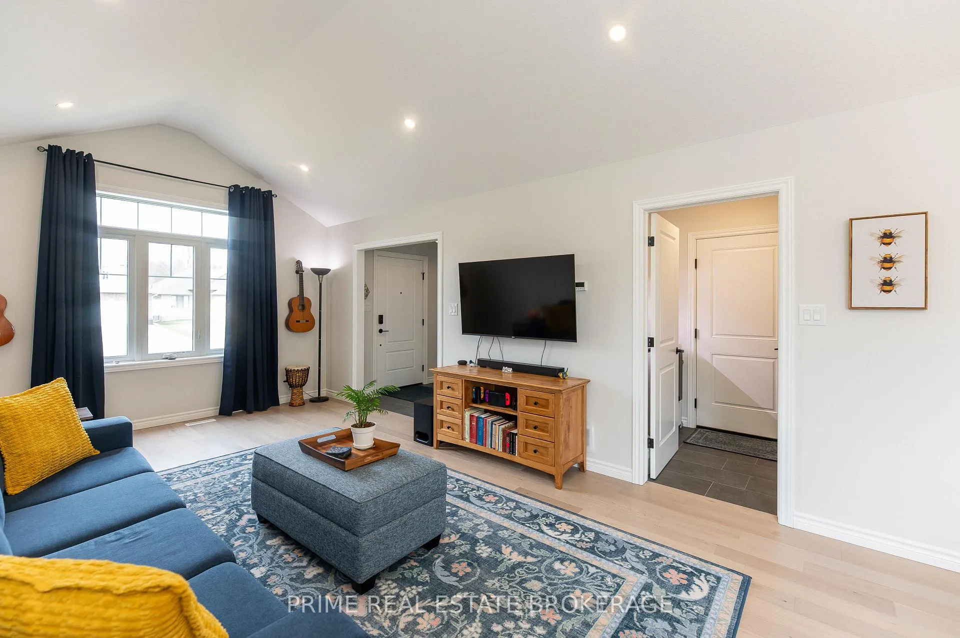 Photo 8 of 2 Macleod Court, West Elgin, West Lorne — HOMEH