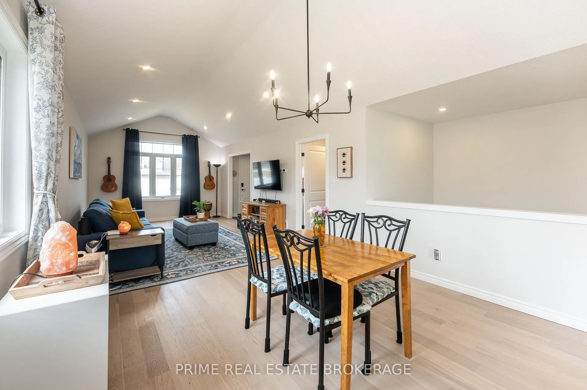 Photo 9 of 2 Macleod Court, West Elgin, West Lorne — HOMEH