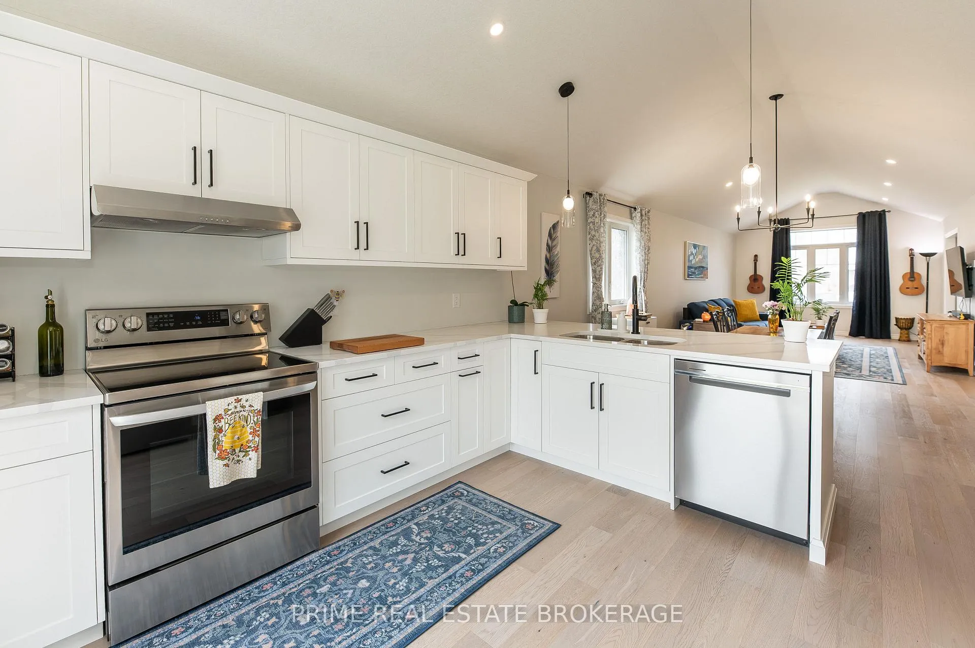Photo 15 of 2 Macleod Court, West Elgin, West Lorne — HOMEH
