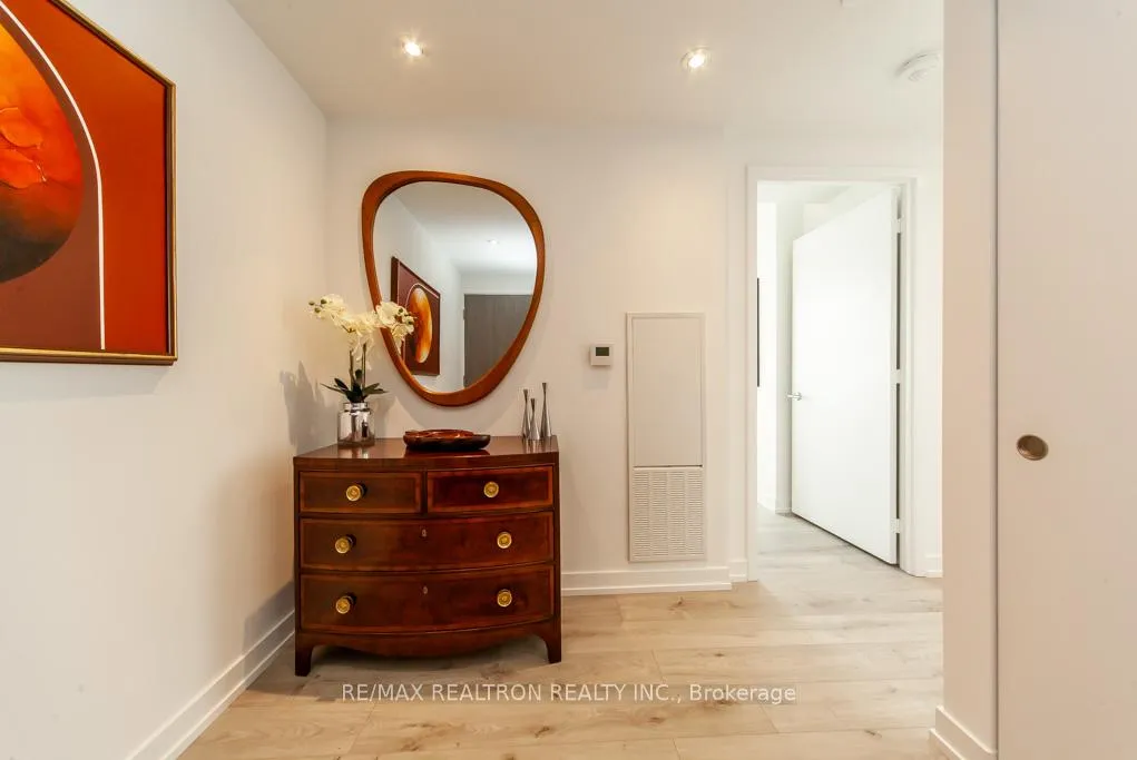 Photo 3 of Unit 4004, 161 Roehampton Avenue, Toronto, Mount Pleasant West — HOMEH