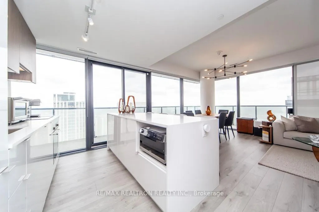 Photo 5 of Unit 4004, 161 Roehampton Avenue, Toronto, Mount Pleasant West — HOMEH