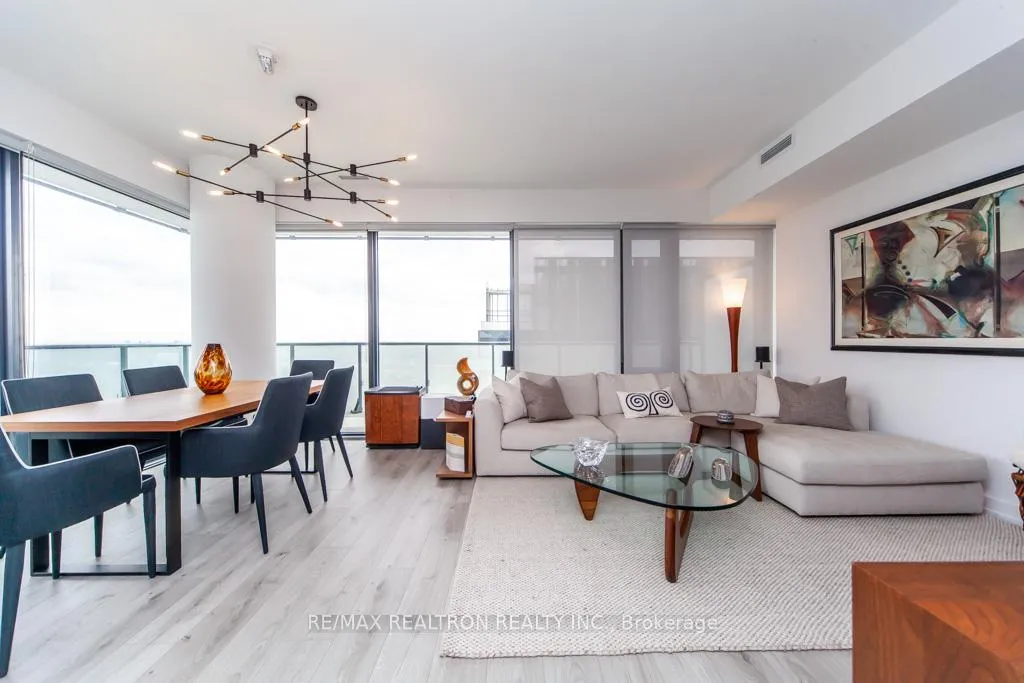 Photo 6 of Unit 4004, 161 Roehampton Avenue, Toronto, Mount Pleasant West — HOMEH