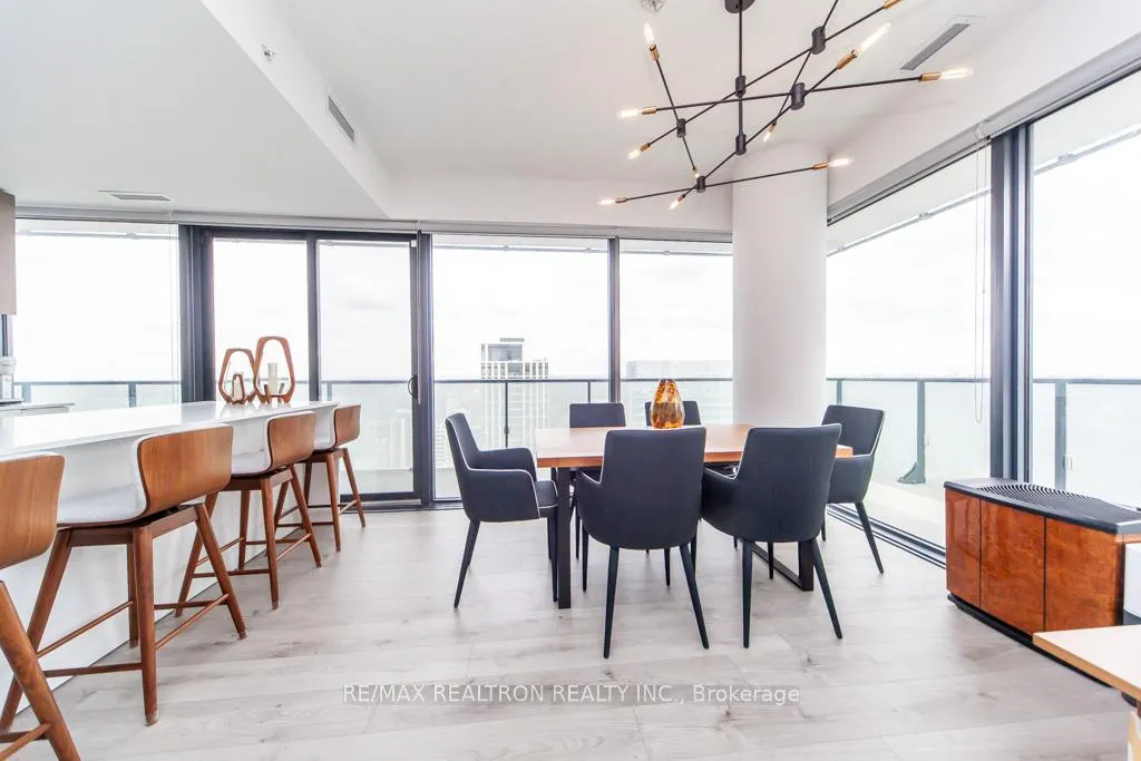 Photo 8 of Unit 4004, 161 Roehampton Avenue, Toronto, Mount Pleasant West — HOMEH