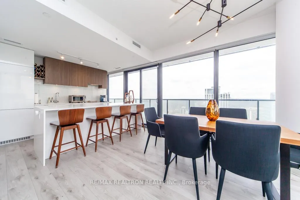 Photo 9 of Unit 4004, 161 Roehampton Avenue, Toronto, Mount Pleasant West — HOMEH