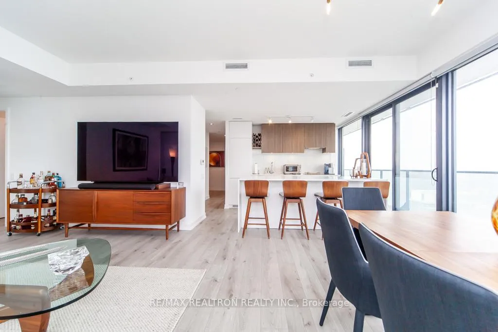 Photo 10 of Unit 4004, 161 Roehampton Avenue, Toronto, Mount Pleasant West — HOMEH