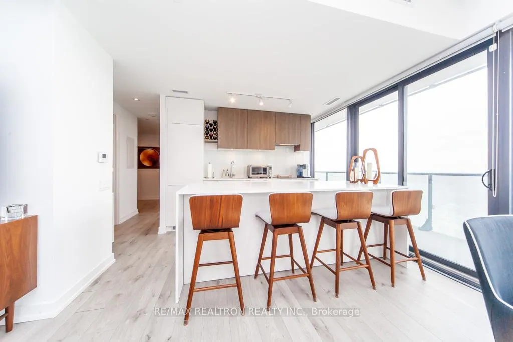 Photo 12 of Unit 4004, 161 Roehampton Avenue, Toronto, Mount Pleasant West — HOMEH