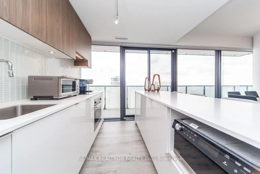 Photo 13 of Unit 4004, 161 Roehampton Avenue, Toronto, Mount Pleasant West — HOMEH