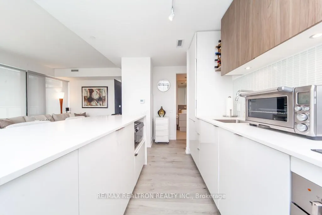 Photo 14 of Unit 4004, 161 Roehampton Avenue, Toronto, Mount Pleasant West — HOMEH