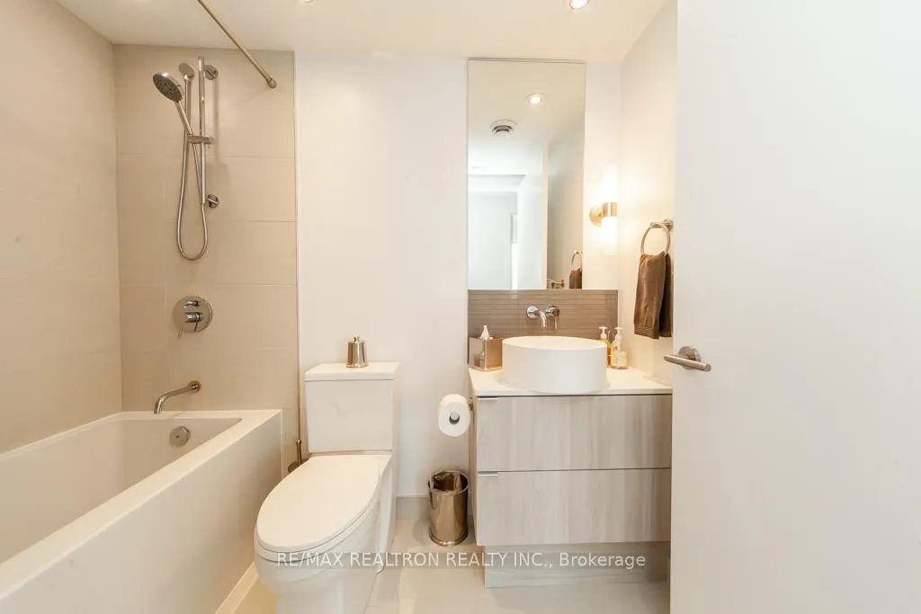 Photo 31 of Unit 4004, 161 Roehampton Avenue, Toronto, Mount Pleasant West — HOMEH
