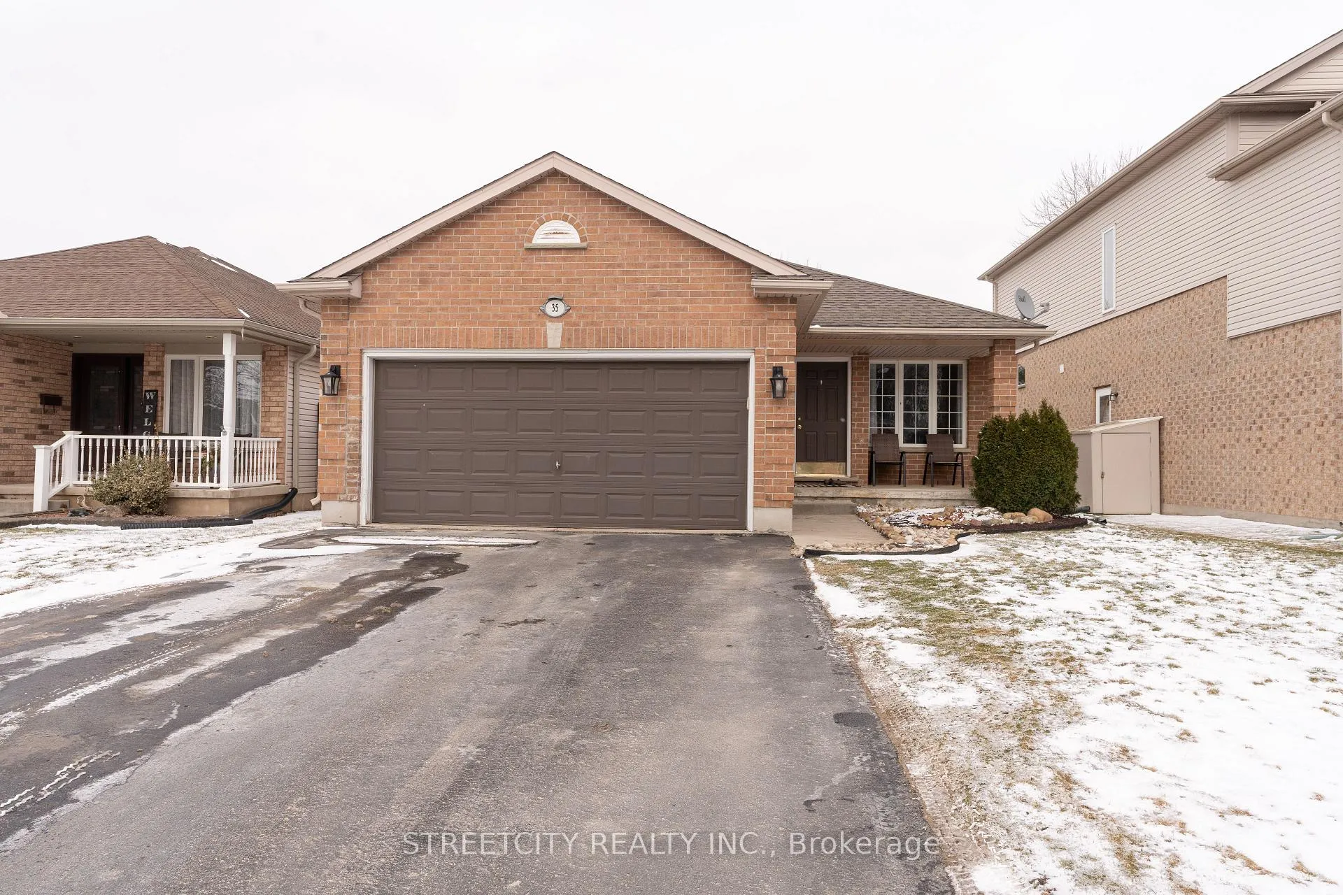 Photo 2 of 35 Juniper Crescent, Strathroy-Caradoc, SE — HOMEH