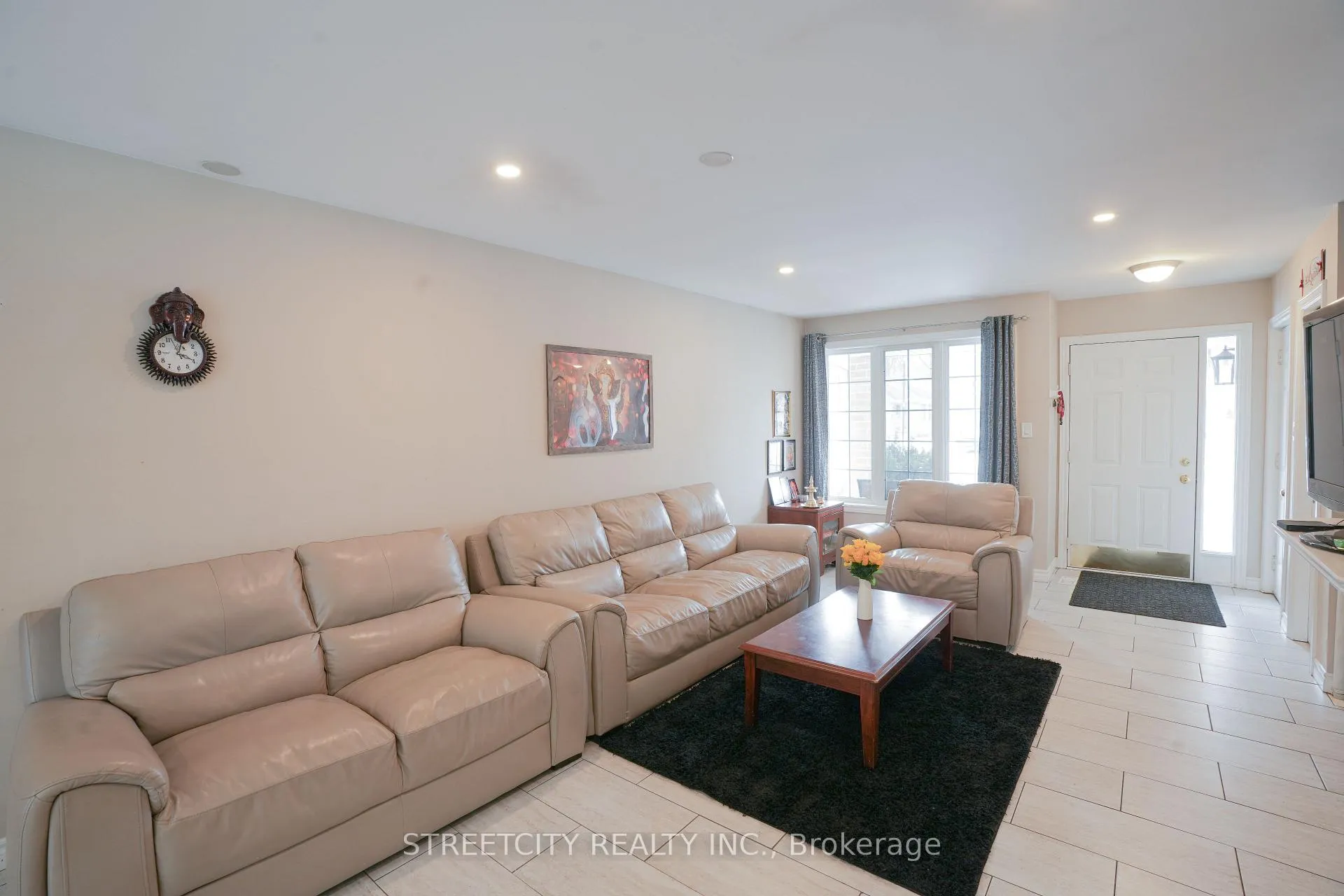 Photo 5 of 35 Juniper Crescent, Strathroy-Caradoc, SE — HOMEH