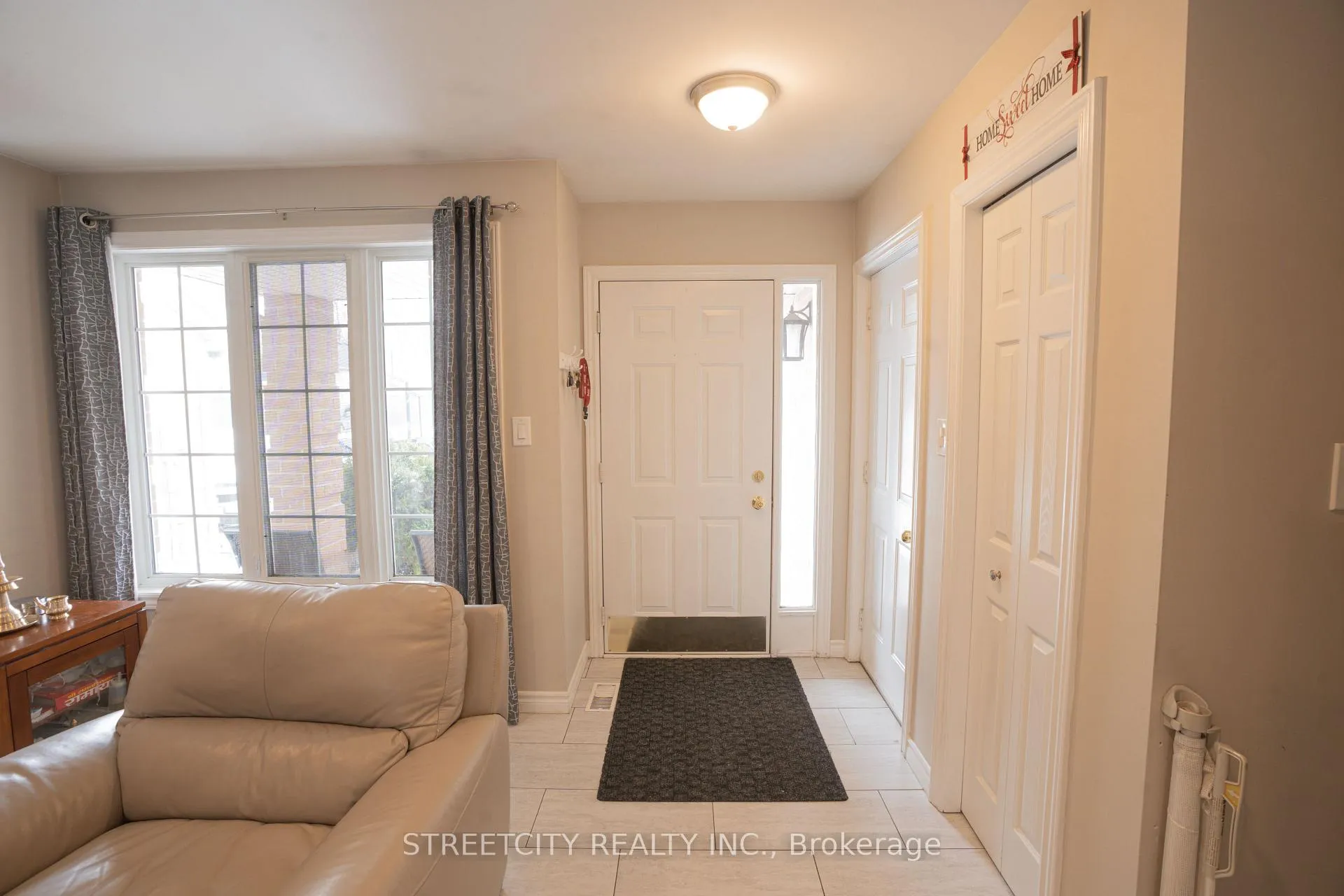 Photo 6 of 35 Juniper Crescent, Strathroy-Caradoc, SE — HOMEH