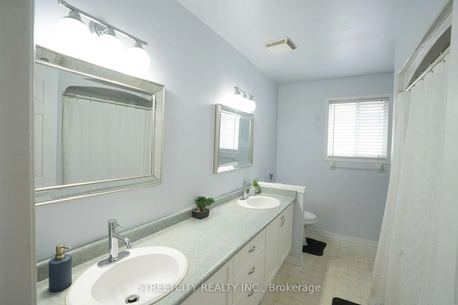 Photo 11 of 35 Juniper Crescent, Strathroy-Caradoc, SE — HOMEH