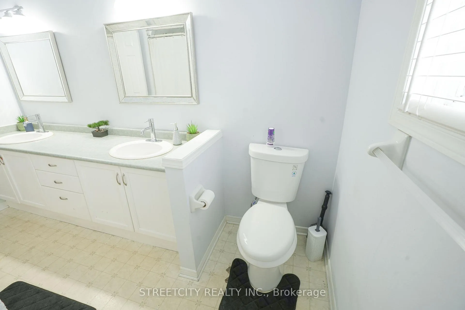 Photo 12 of 35 Juniper Crescent, Strathroy-Caradoc, SE — HOMEH