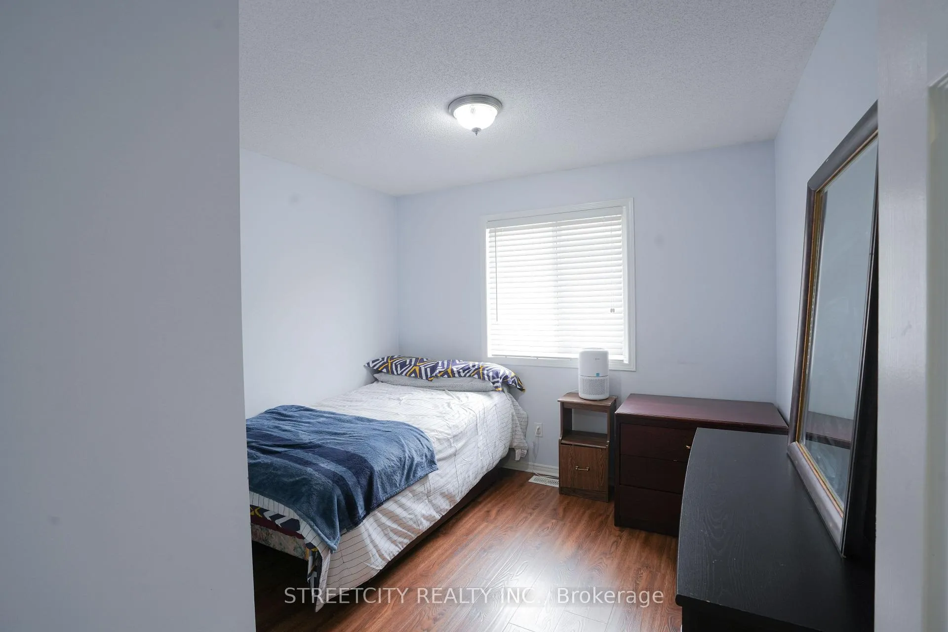 Photo 13 of 35 Juniper Crescent, Strathroy-Caradoc, SE — HOMEH