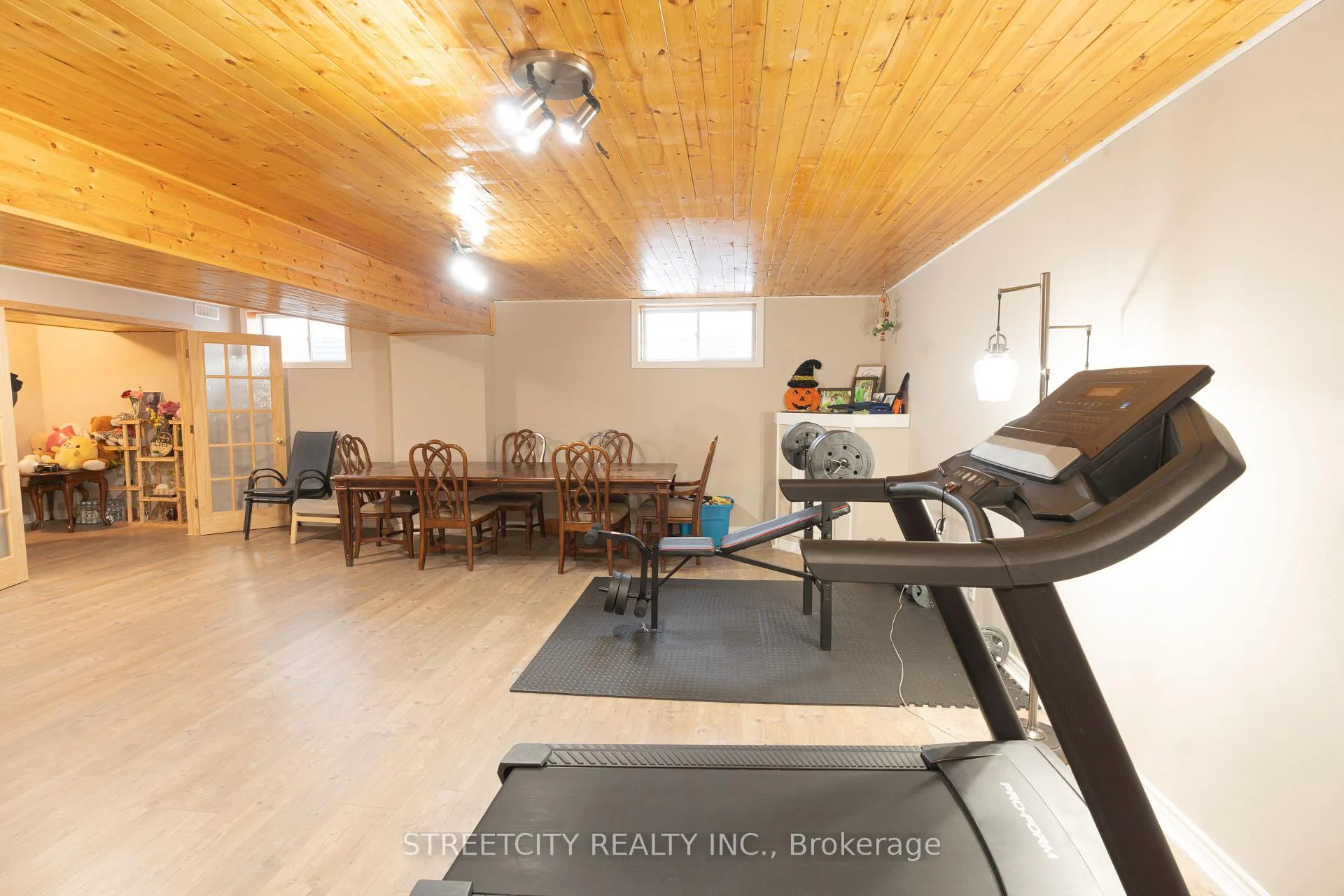 Photo 15 of 35 Juniper Crescent, Strathroy-Caradoc, SE — HOMEH
