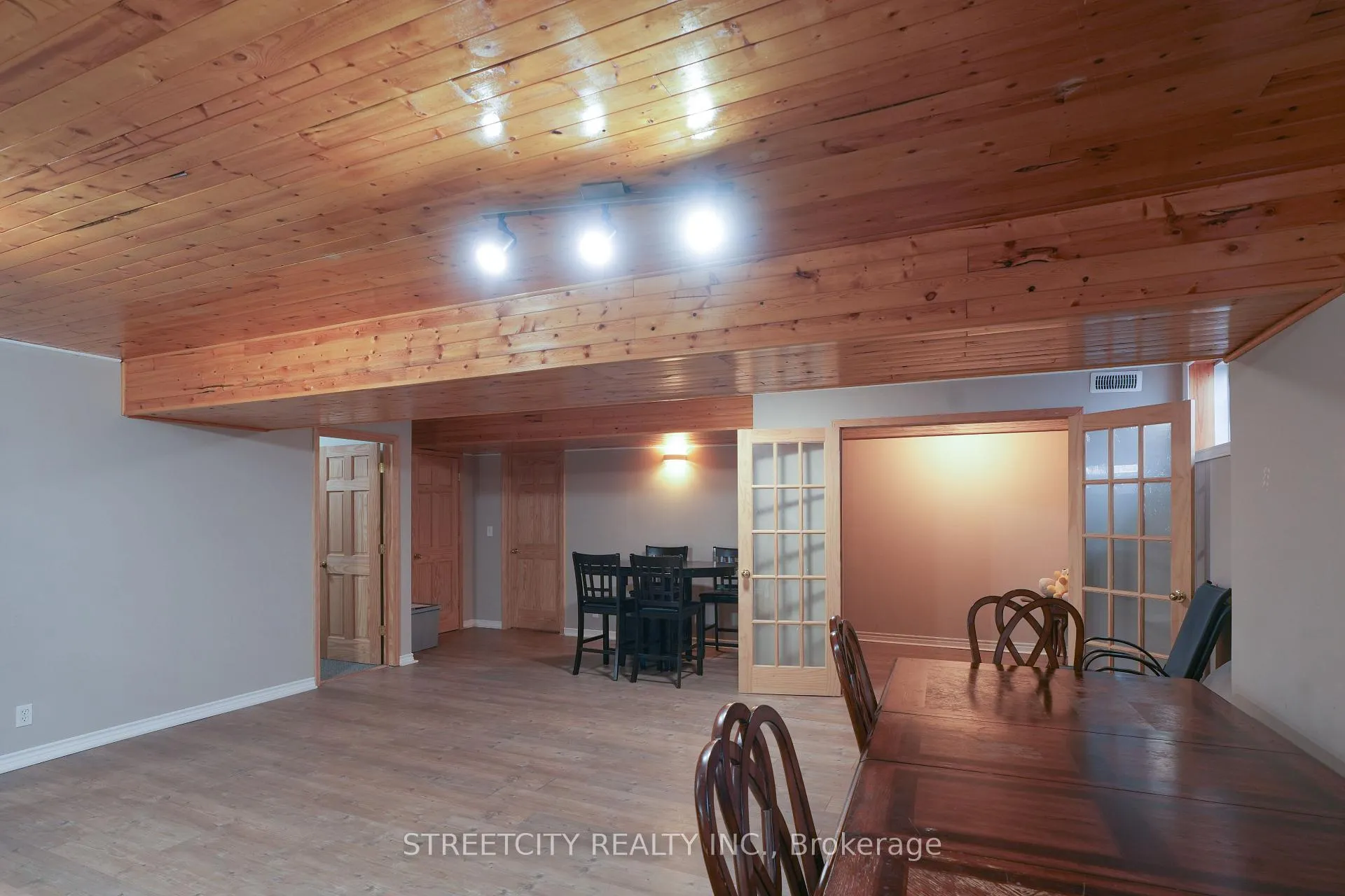 Photo 16 of 35 Juniper Crescent, Strathroy-Caradoc, SE — HOMEH