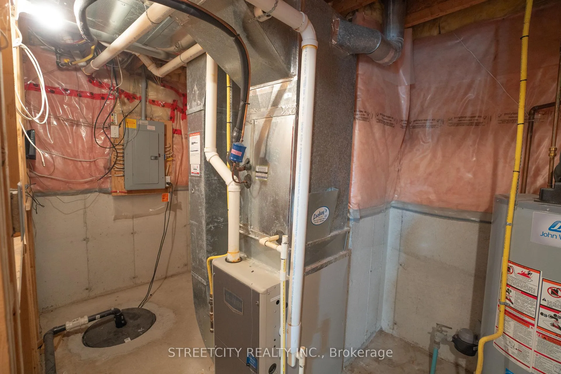 Photo 20 of 35 Juniper Crescent, Strathroy-Caradoc, SE — HOMEH