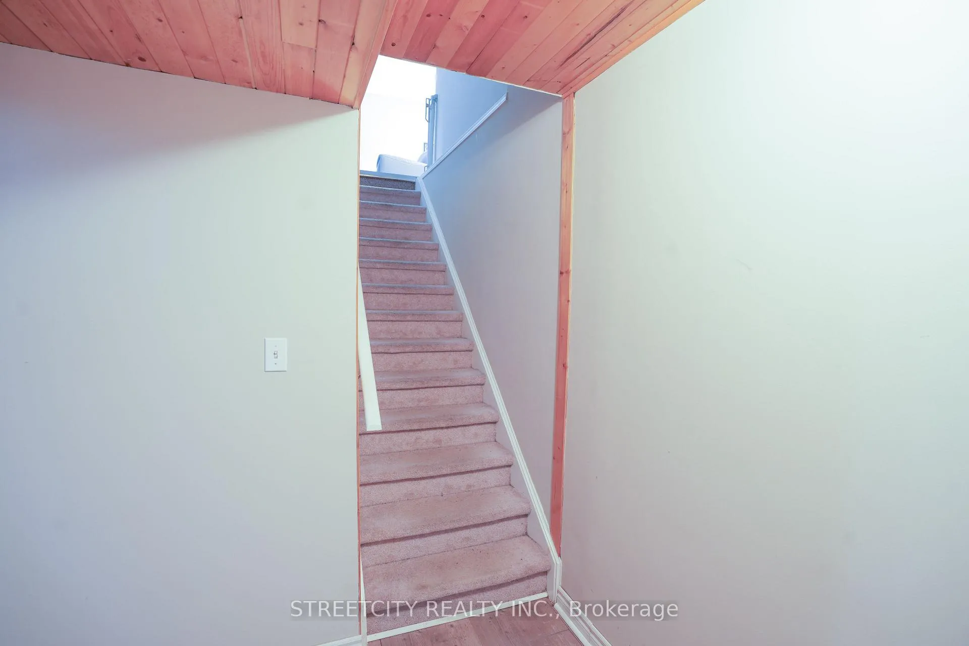 Photo 21 of 35 Juniper Crescent, Strathroy-Caradoc, SE — HOMEH