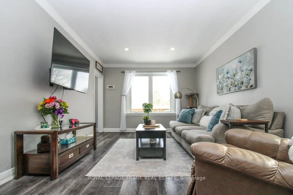 Photo 3 of 129 Arthur Avenue, Peterborough, Otonabee Ward 1 — HOMEH
