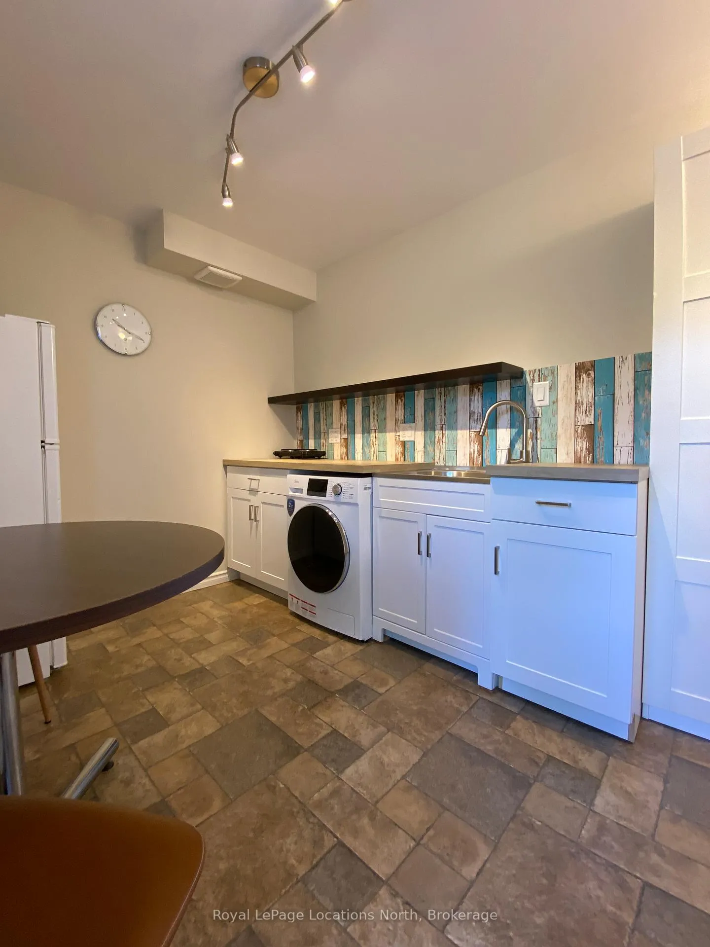Photo 9 of 58 Indian Trail W, Collingwood — HOMEH
