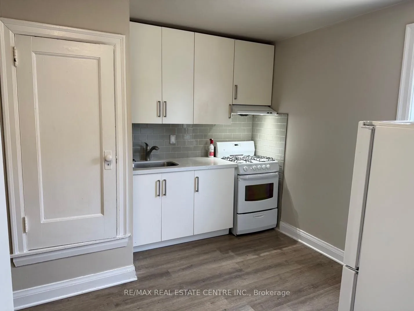 Photo 4 of Unit Unit C, 22 Nelson St Street, Brampton, Downtown Brampton — HOMEH