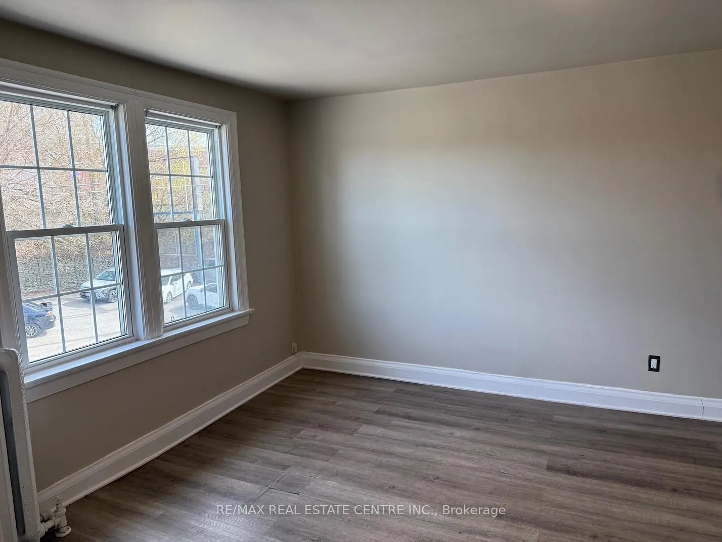 Photo 5 of Unit Unit C, 22 Nelson St Street, Brampton, Downtown Brampton — HOMEH