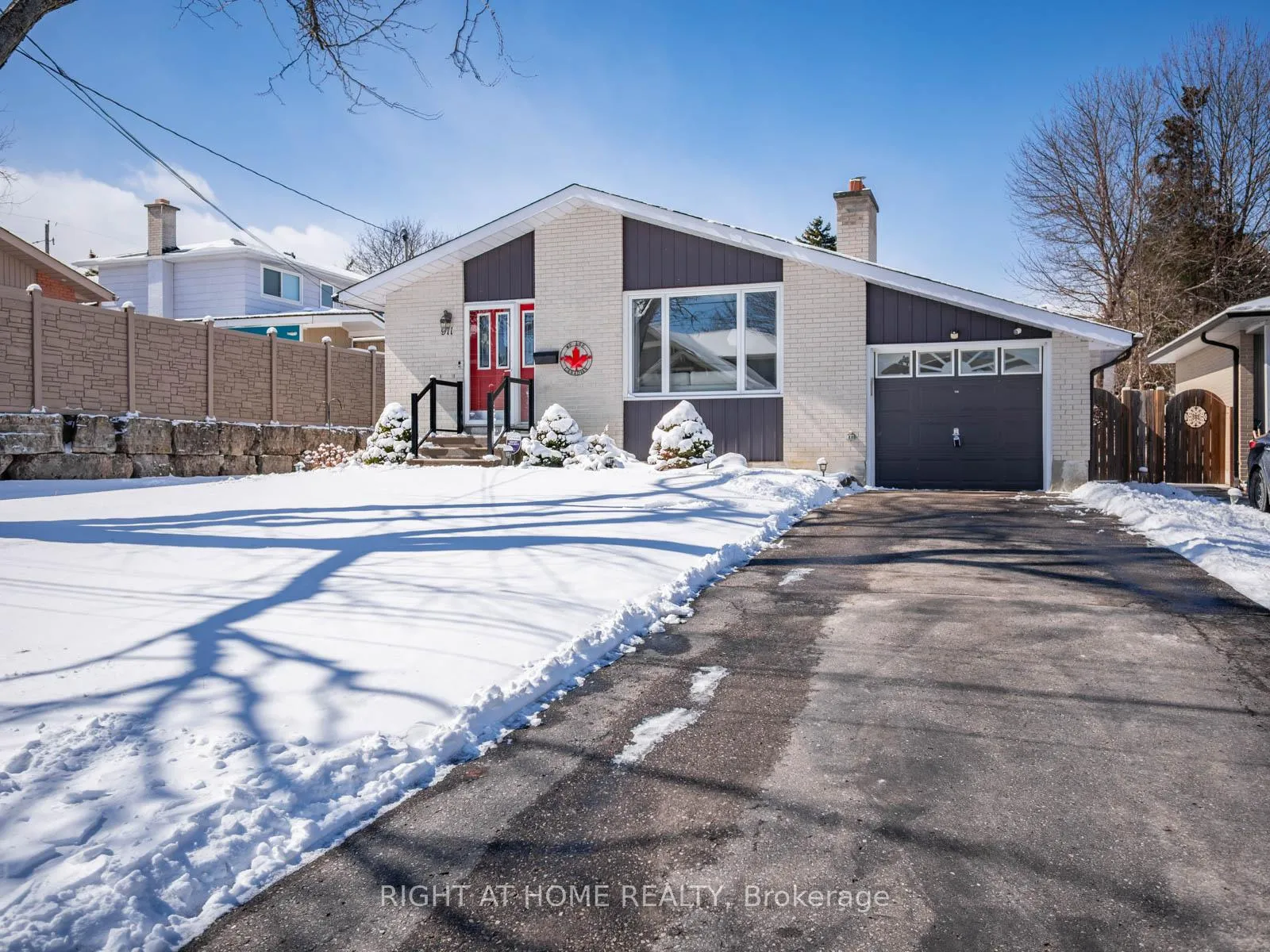 Photo 1 of 971 Essa Crescent, Pickering, West Shore — HOMEH