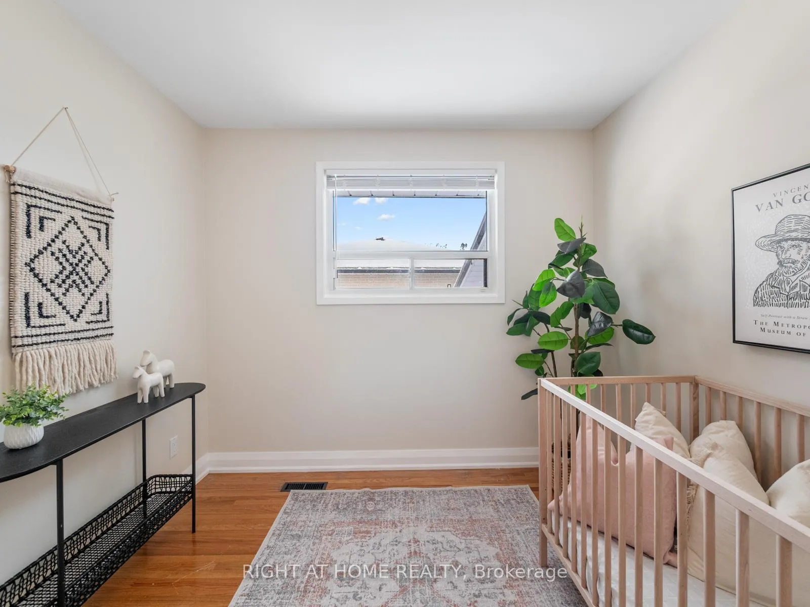 Photo 13 of 971 Essa Crescent, Pickering, West Shore — HOMEH