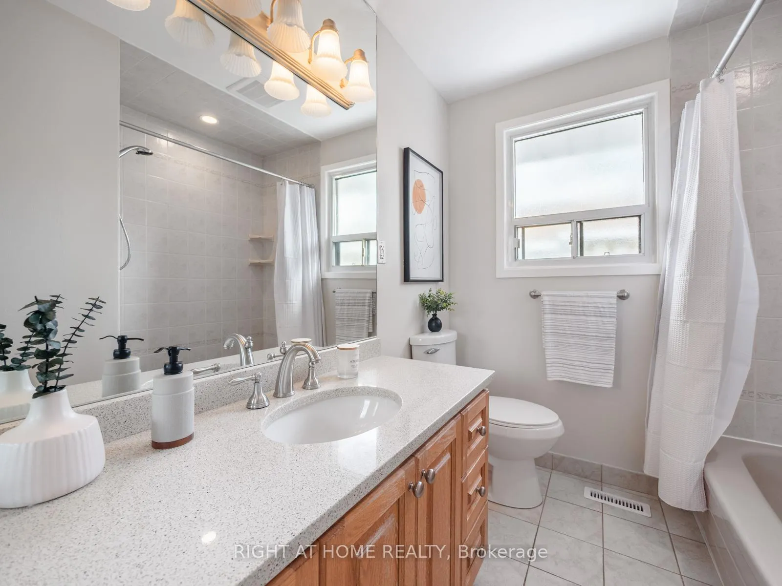 Photo 17 of 971 Essa Crescent, Pickering, West Shore — HOMEH