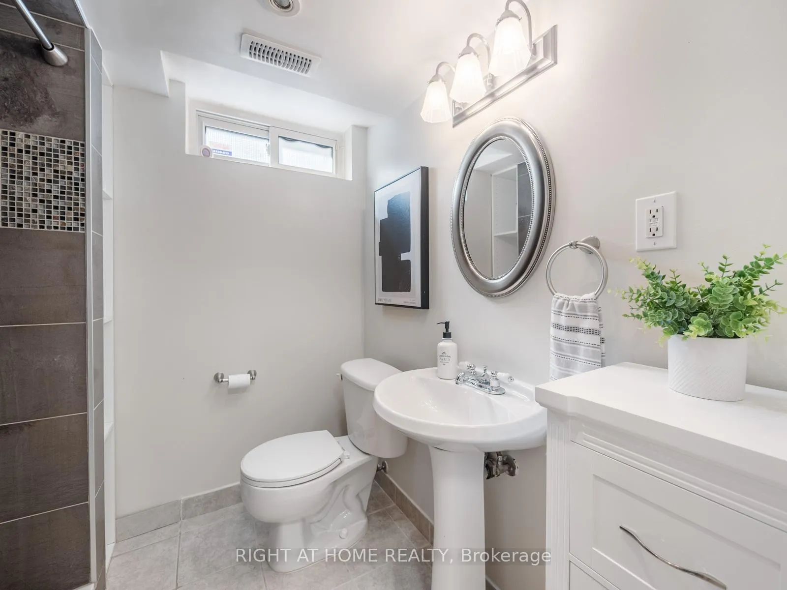 Photo 24 of 971 Essa Crescent, Pickering, West Shore — HOMEH