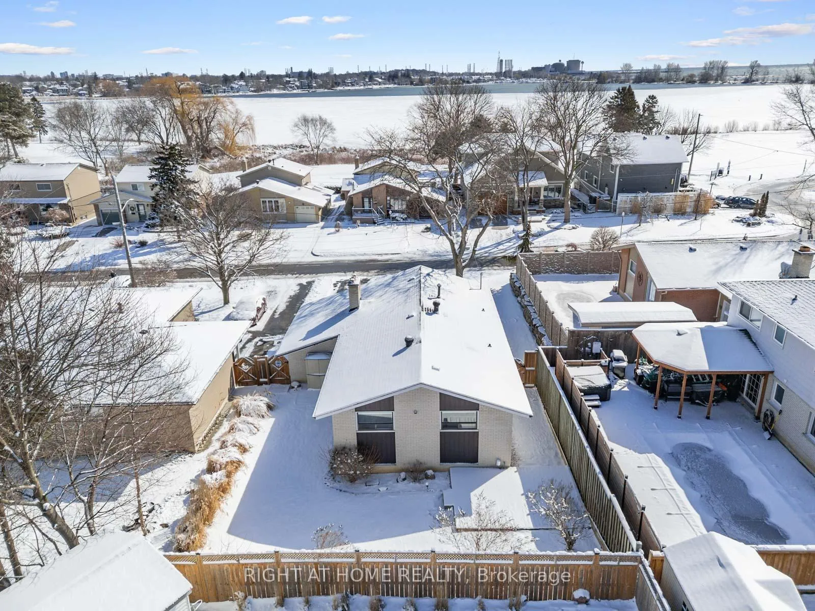 Photo 29 of 971 Essa Crescent, Pickering, West Shore — HOMEH
