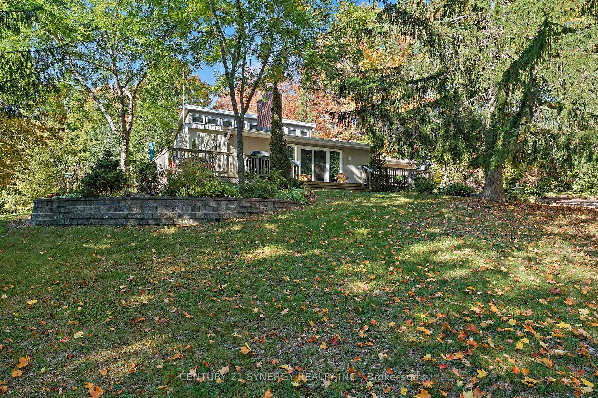 Front of 5984 Third Line Road N