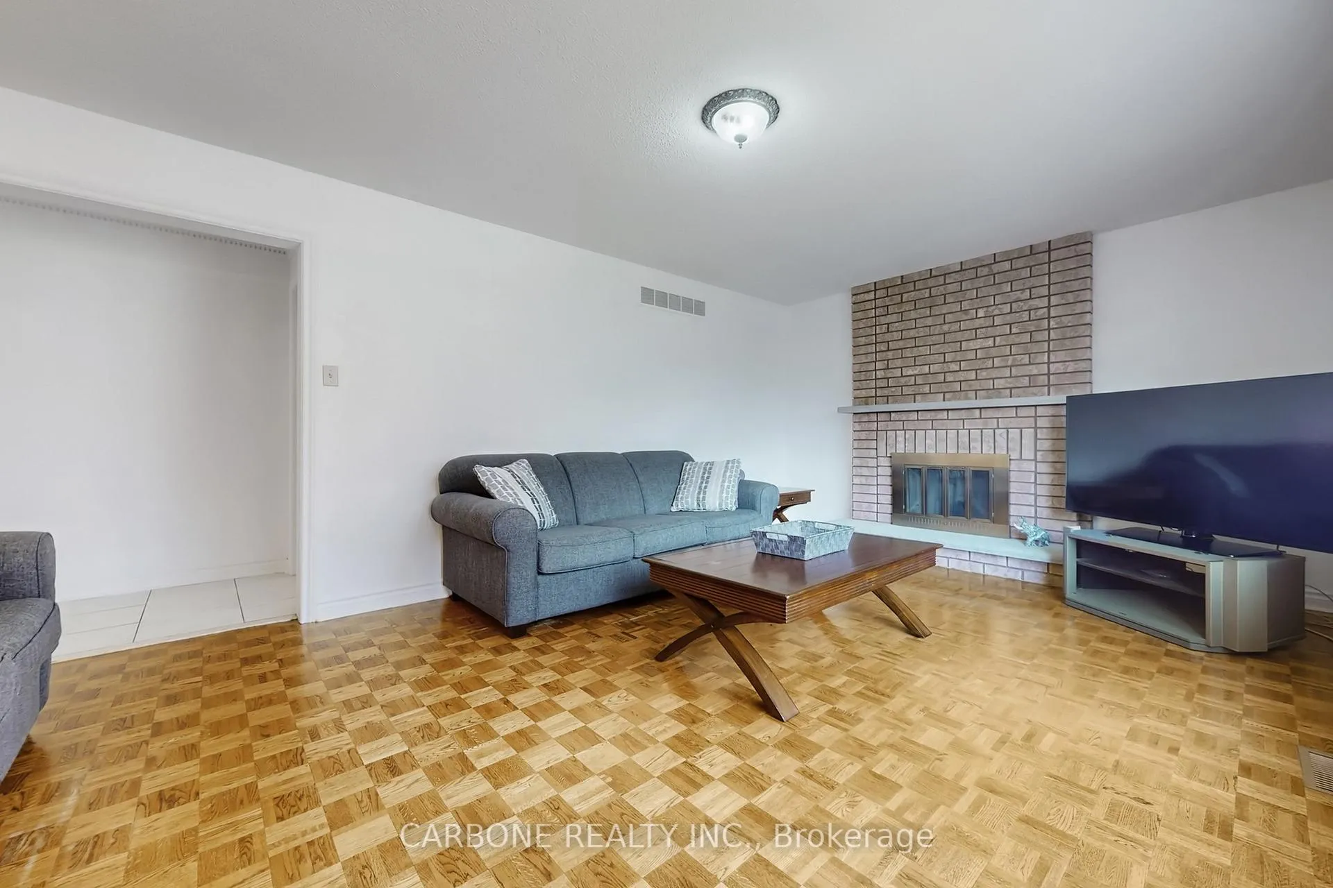Photo 11 of 171 Villa Park Drive, Vaughan, East Woodbridge — HOMEH
