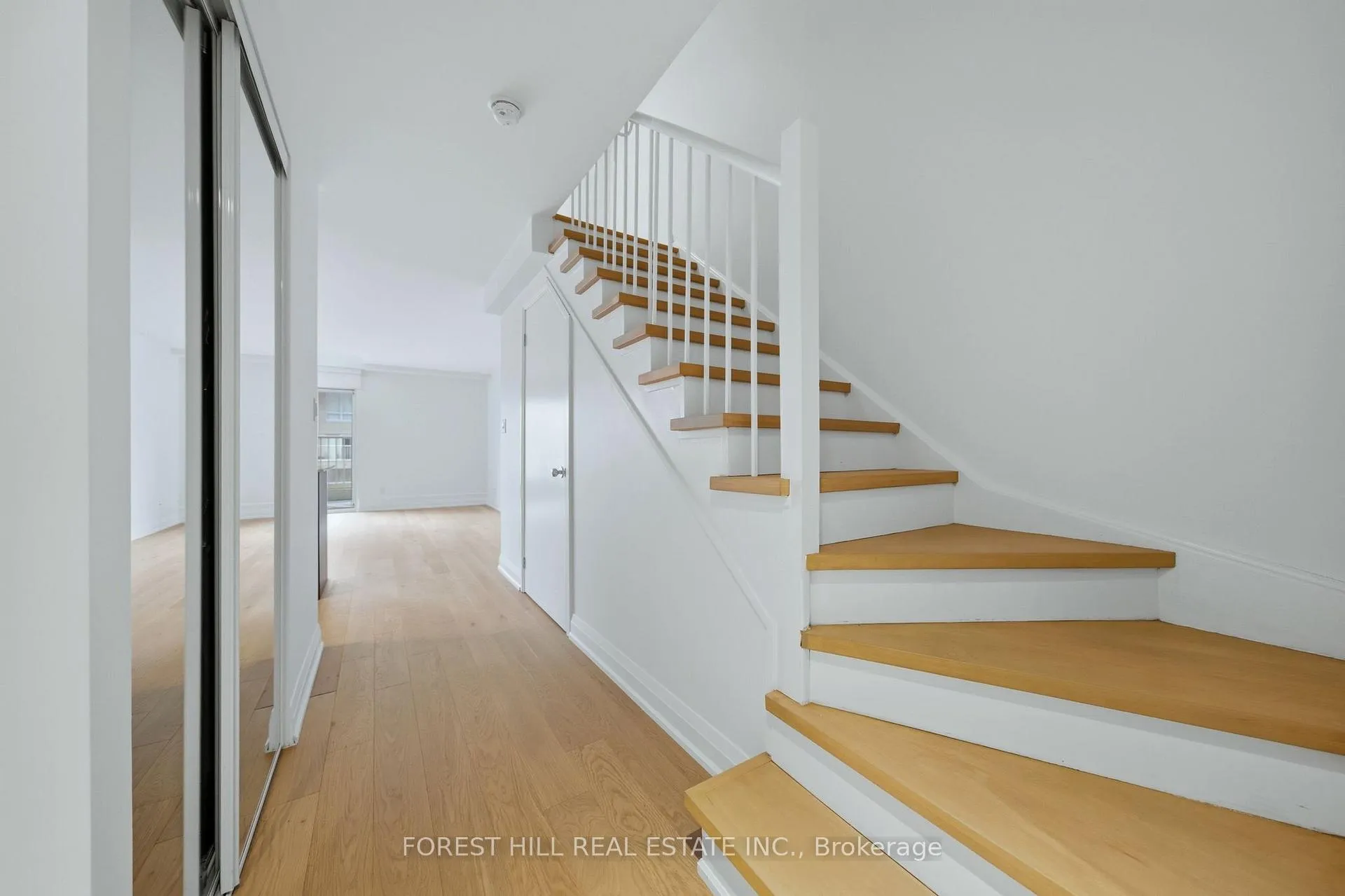 Photo 2 of Unit 631, 139 Merton Street, Toronto, Mount Pleasant West — HOMEH