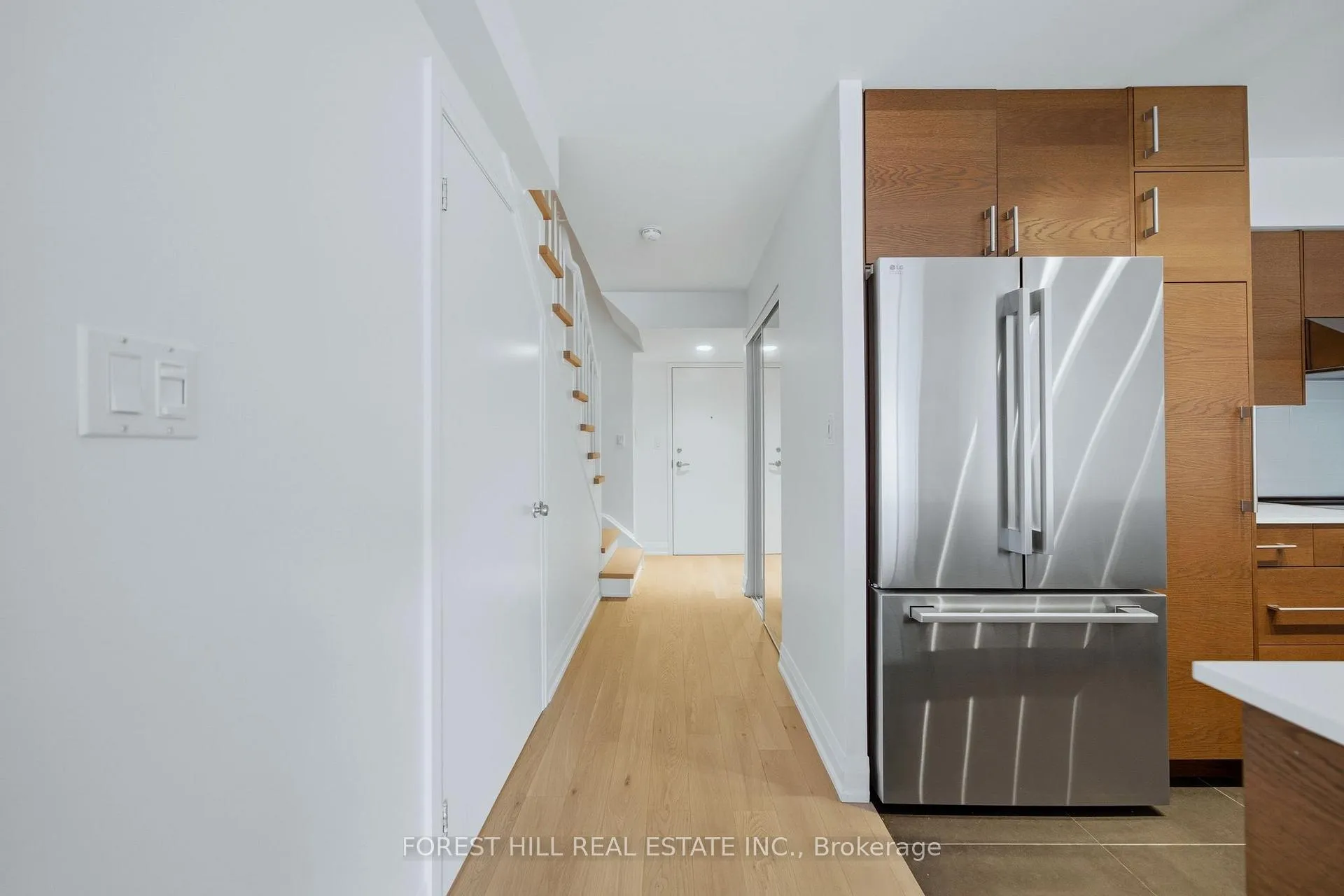Photo 3 of Unit 631, 139 Merton Street, Toronto, Mount Pleasant West — HOMEH